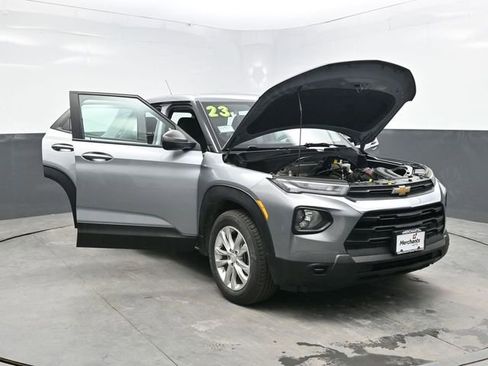 Used 2023 Chevrolet TrailBlazer LS AWD/4WD image 39