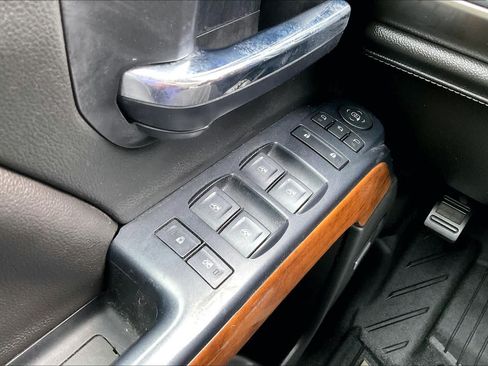 Used 2018 Chevrolet Silverado 1500 High Country AWD/4WD image 36