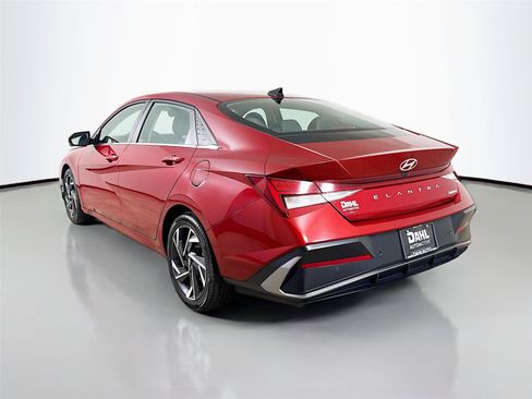Used 2024 Hyundai Elantra Limited FWD image 10
