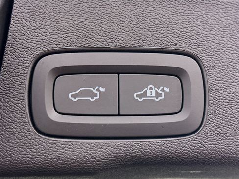 Used 2025 Volvo XC60 B5 Plus image 32