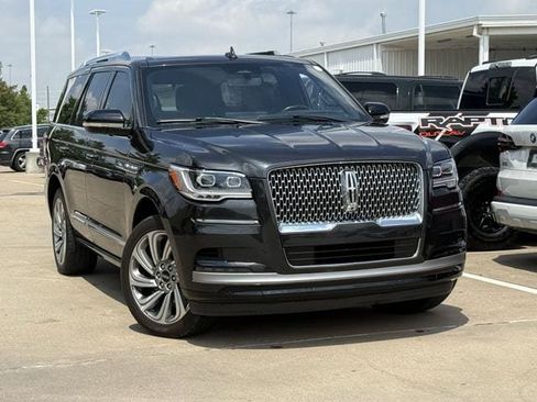 Used 2023 Lincoln Navigator Reserve AWD/4WD image 2