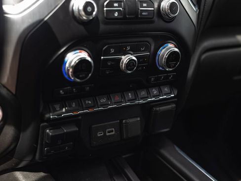 Used 2021 GMC Sierra 3500 Denali w/ Denali Ultimate Package AWD/4WD image 9