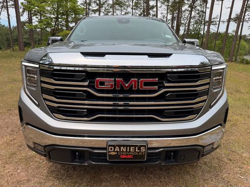 Used 2023 GMC Sierra 1500 SLT w/ X31 Off-Road Package AWD/4WD image 8
