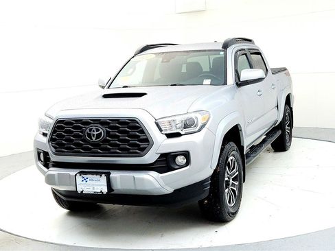 Used 2022 Toyota Tacoma TRD Sport image 2
