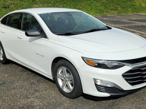Used 2019 Chevrolet Malibu LS image 2