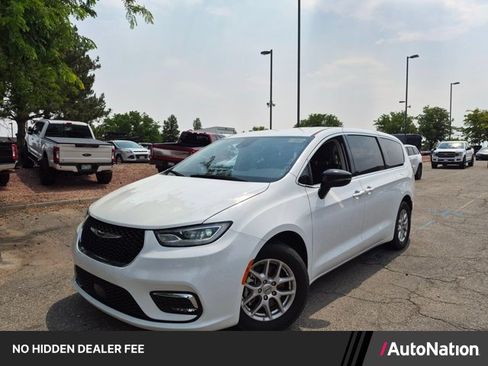 Used 2024 Chrysler Pacifica Touring-L FWD image 1