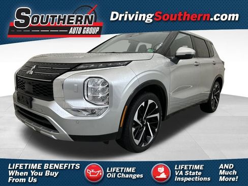 Used 2024 Mitsubishi Outlander SE image 1