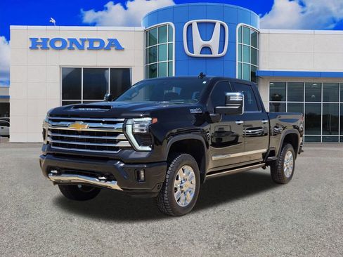 Used 2024 Chevrolet Silverado 2500 High Country w/ High Country Premium Package AWD/4WD image 7