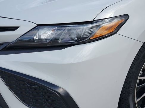 Used 2023 Toyota Camry SE image 6