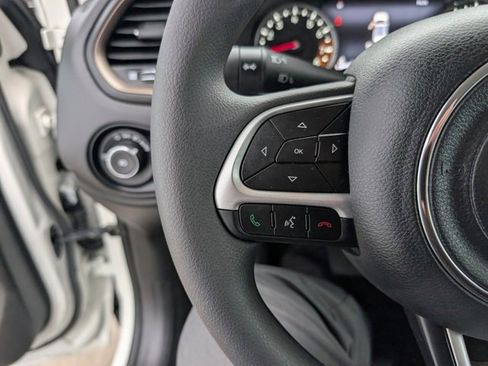 Used 2023 Jeep Renegade Latitude image 12