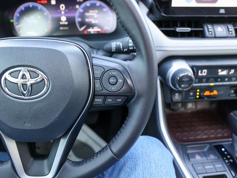 Certified 2025 Toyota RAV4 Limited FWD image 18