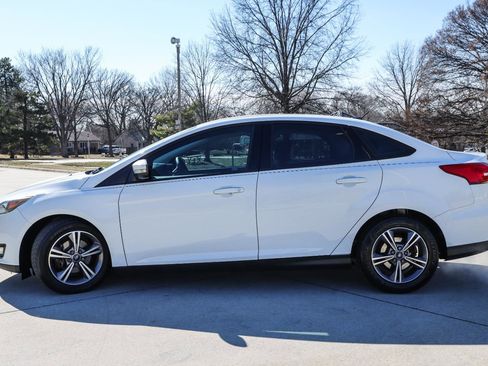 Used 2017 Ford Focus SE image 4