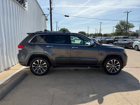 Used 2018 Jeep Grand Cherokee Overland AWD/4WD image 8