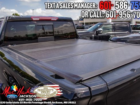 Used 2024 GMC Sierra 1500 AT4 w/ AT4 Premium Package AWD/4WD image 6