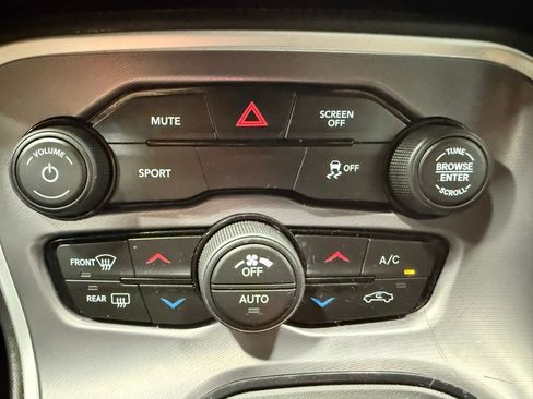Used 2019 Dodge Challenger SXT RWD image 28