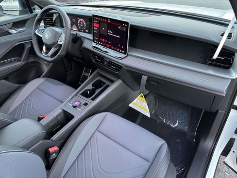 New 2026 Volkswagen Tiguan SE R-Line image 12