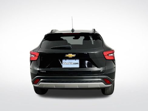 Used 2025 Chevrolet Trax LT FWD image 7