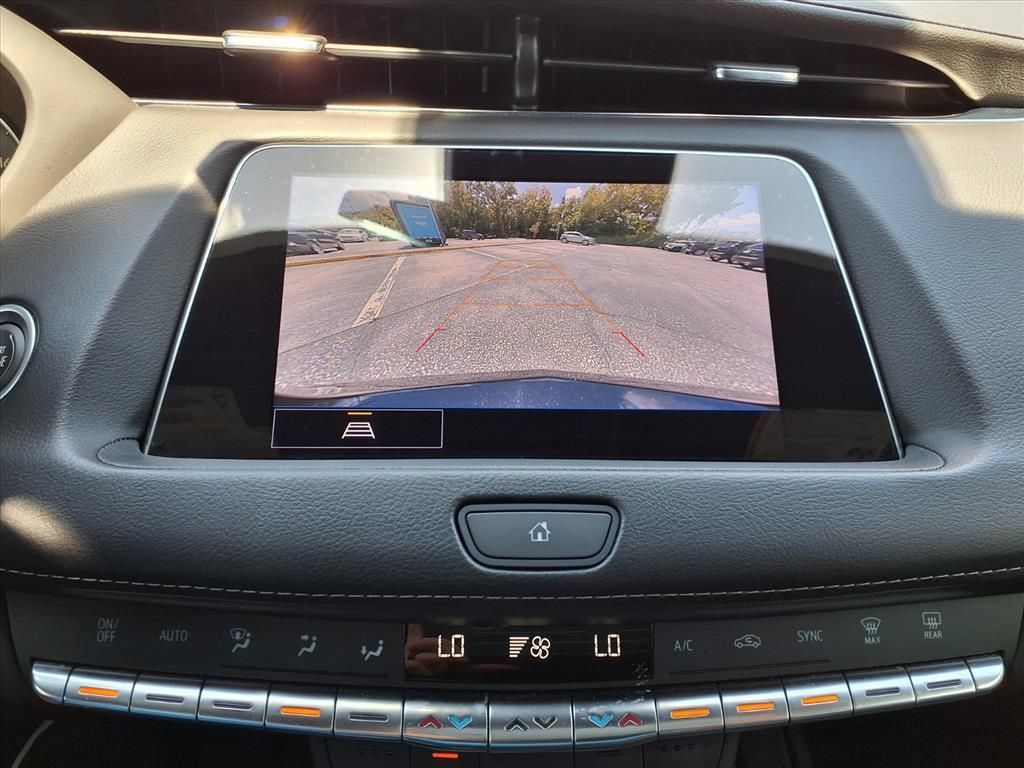 Used 2023 Cadillac XT4 Luxury w/ Cold Weather Package FWD image 24
