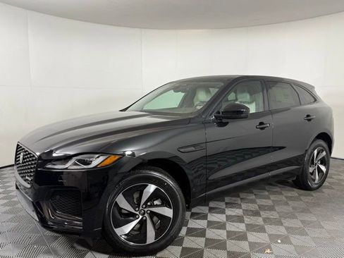 Used 2025 Jaguar F-PACE R-Dynamic S image 1