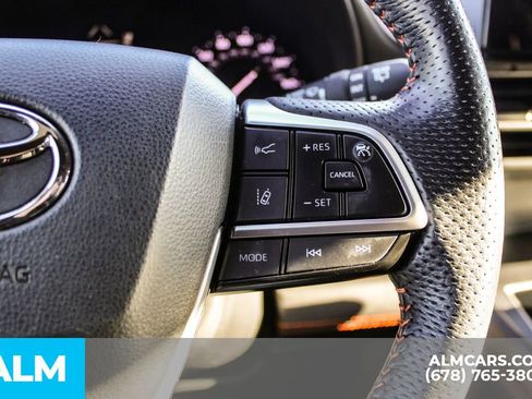 Used 2022 Toyota Sienna XSE image 29