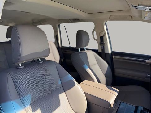 Used 2020 Lexus GX 460 Premium w/ Premium Package image 17
