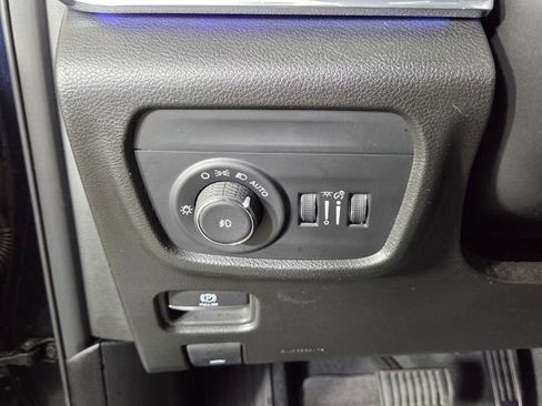 Used 2023 Jeep Grand Cherokee Overland w/ Luxury Tech Group IV image 19