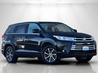 Used 2019 Toyota Highlander XLE AWD/4WD video 2