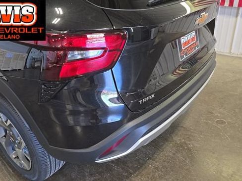 New 2026 Chevrolet Trax LT w/ LT Convenience Package FWD image 8