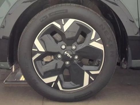 Used 2024 Kia Niro Wind w/ Wind Preserve Package FWD image 11