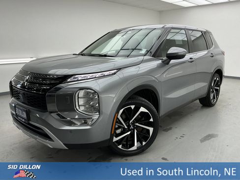 Used 2023 Mitsubishi Outlander SE image 13