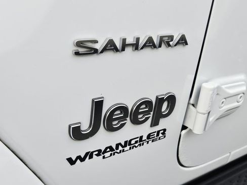Used 2020 Jeep Wrangler Unlimited Sahara AWD/4WD image 18