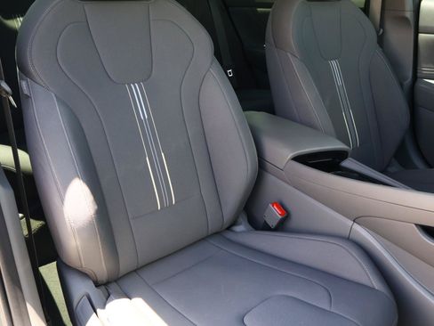 Used 2024 Hyundai Elantra SEL w/ Convenience Package FWD image 17