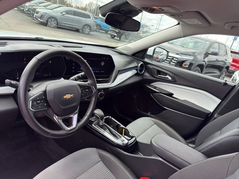 Used 2024 Chevrolet Trax LT w/ Driver Confidence Package FWD image 25