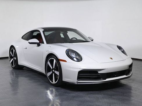 Certified 2025 Porsche 911 Carrera RWD image 9