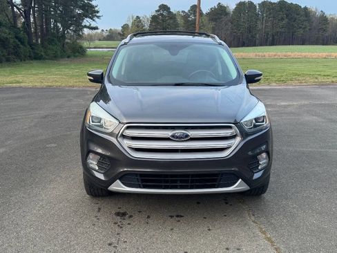 Used 2017 Ford Escape Titanium image 3