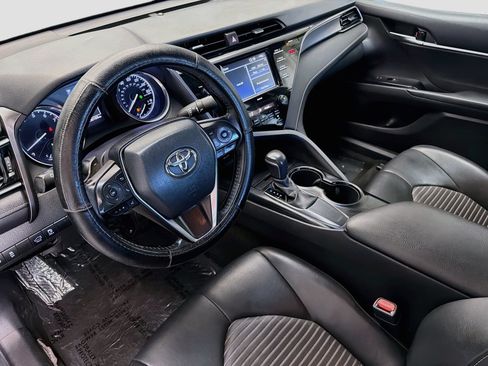 Used 2020 Toyota Camry SE FWD image 7