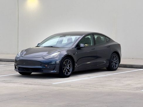 Used 2021 Tesla Model 3 Standard Range Plus RWD image 3