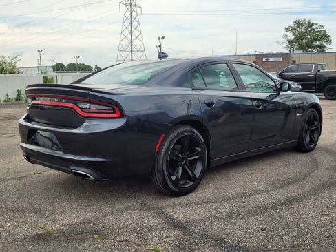 Used 2017 Dodge Charger R/T RWD image 7