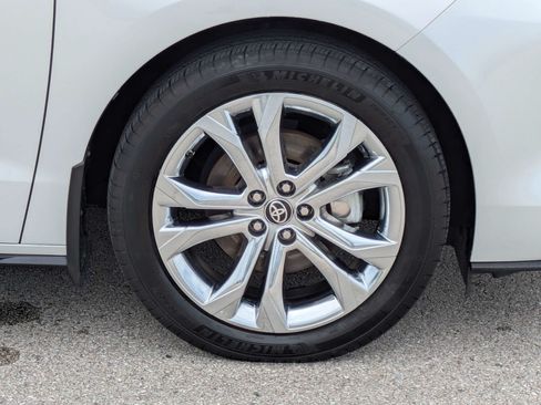 Used 2024 Toyota Sienna Platinum FWD image 12
