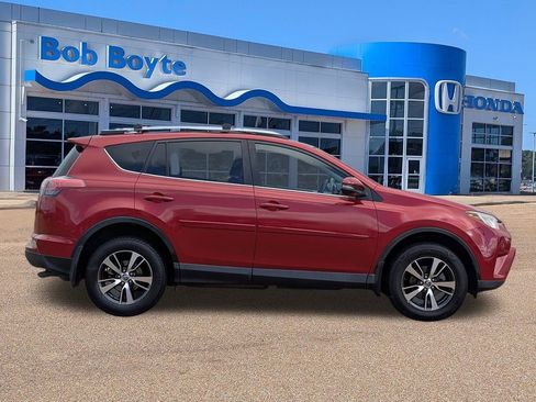 Used 2017 Toyota RAV4 XLE image 2