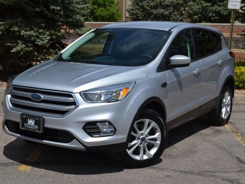 Used 2017 Ford Escape SE image 2