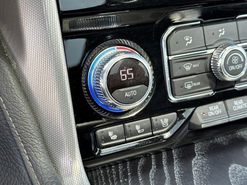 Used 2021 GMC Yukon XL Denali w/ Advanced Technology Package image 25