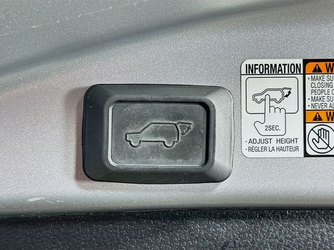 Used 2018 Toyota RAV4 XLE image 28