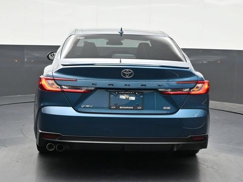 Used 2025 Toyota Camry SE FWD image 4