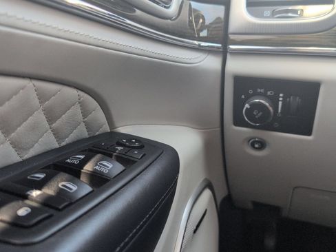 Used 2019 Jeep Grand Cherokee Summit AWD/4WD image 16