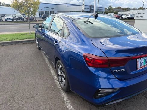 Used 2019 Kia Forte LXS FWD image 4