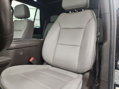 Used 2023 GMC Yukon SLT w/ SLT Premium Package image 14