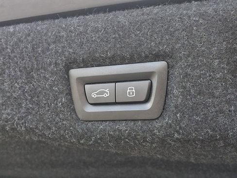 Used 2025 BMW i5 eDrive40i RWD image 31