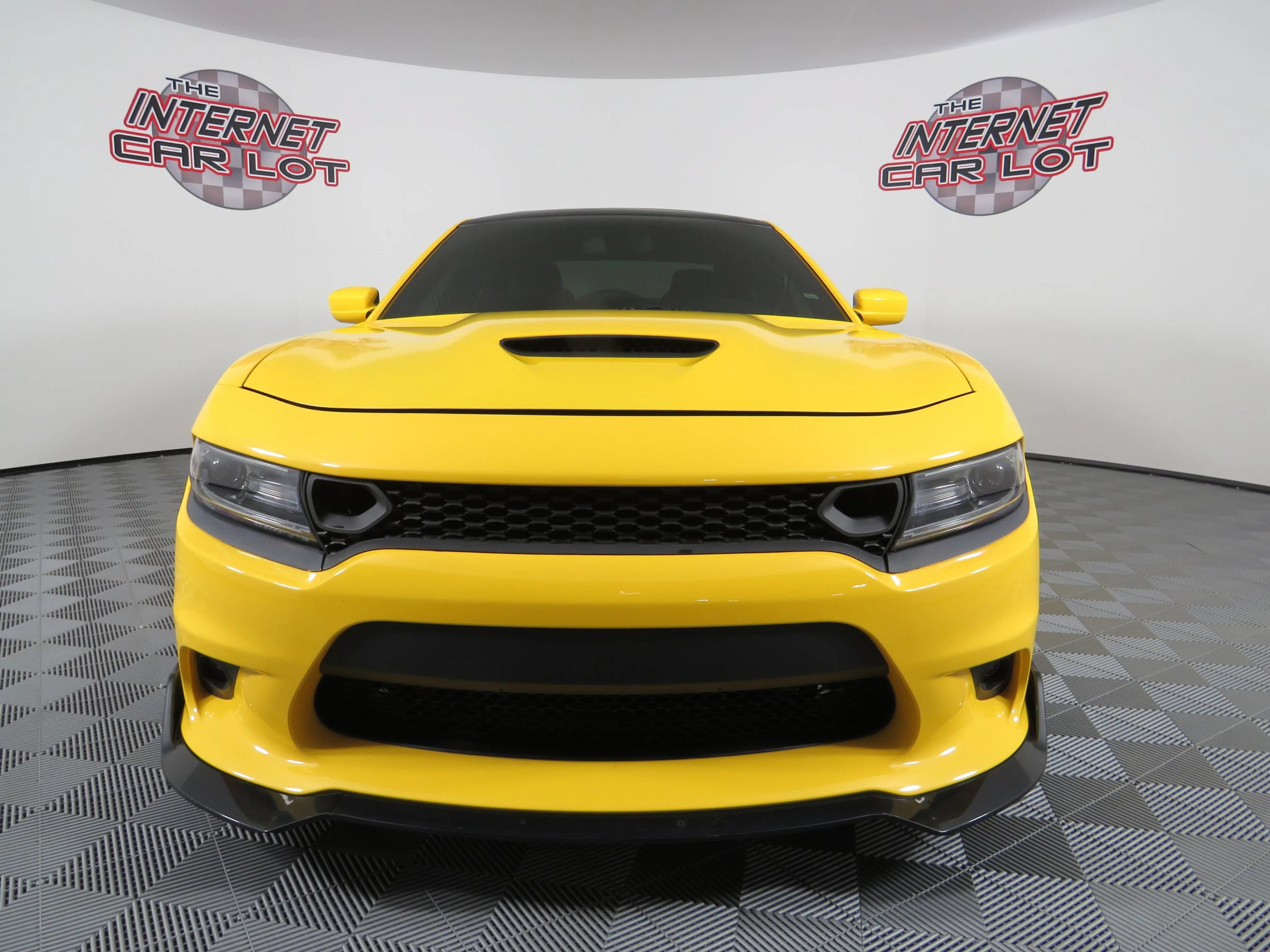 Used 2017 Dodge Charger R/T RWD image 2