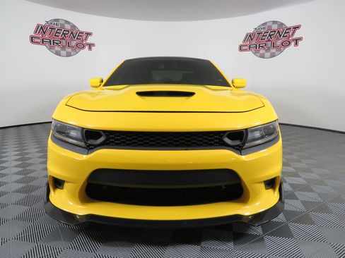 Used 2017 Dodge Charger R/T image 2
